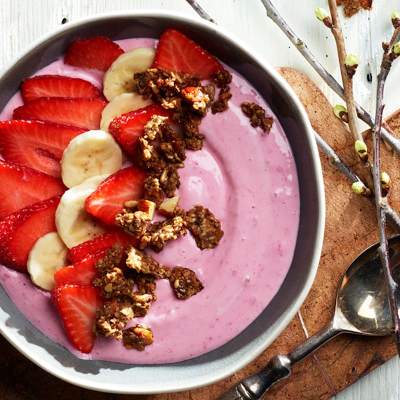 yaourt glacé aux fraises et crunch sigdal 800x800