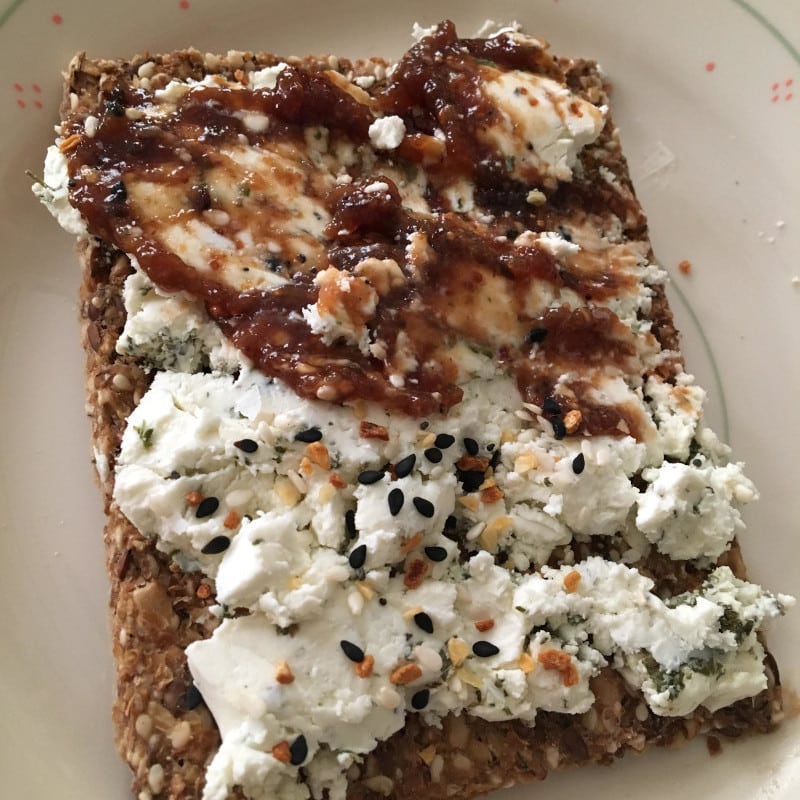 fromage frais fines herbes et figues 800x800