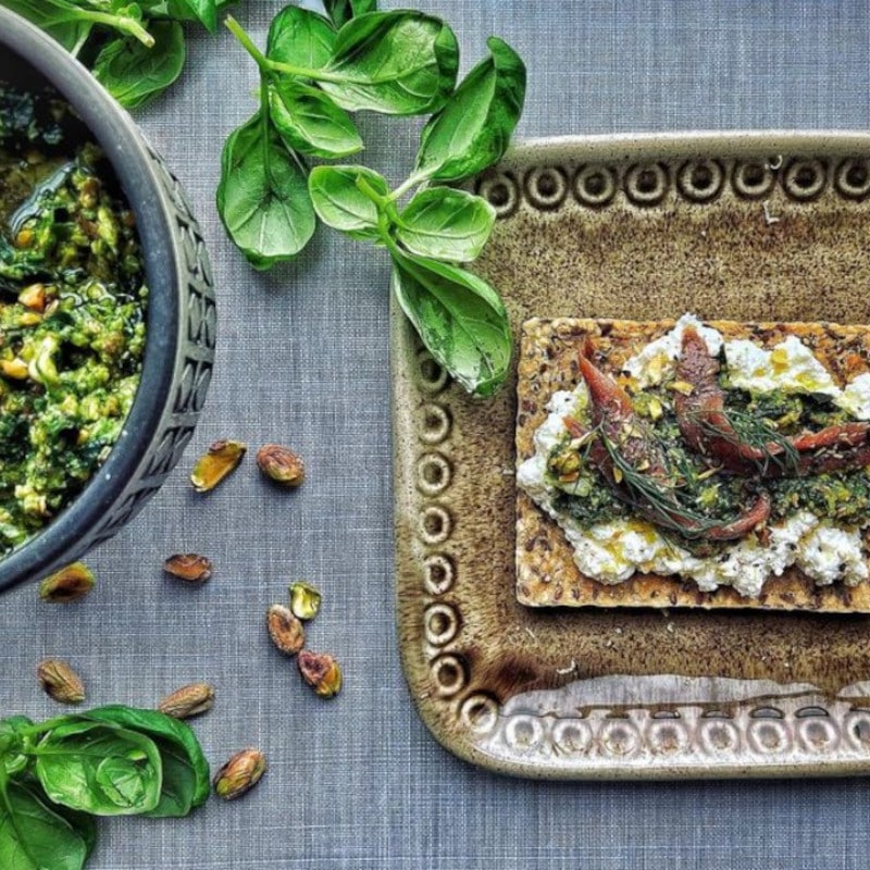 ricotta, anchois, pesto de pistache 800x800