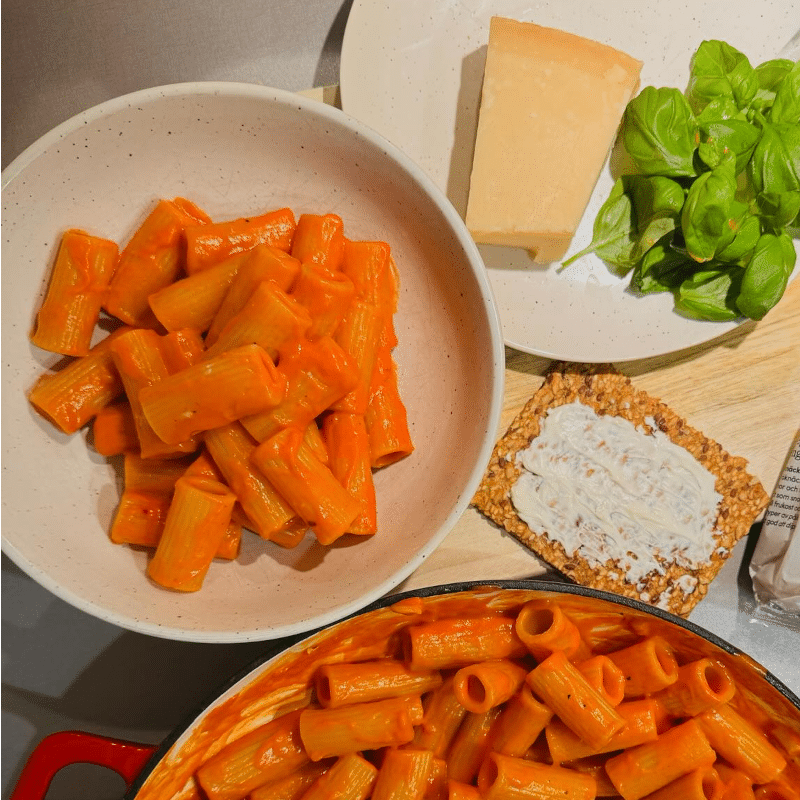 pates tomate, basilic, parmesan 800 x 800